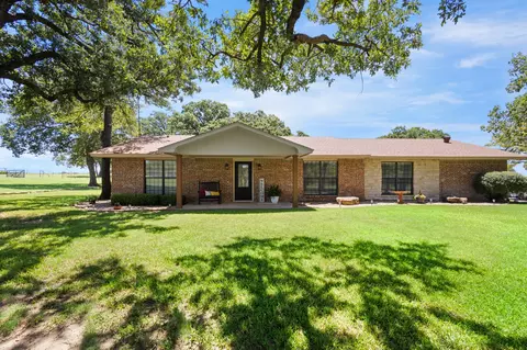 1731 Redbird Ln, Bowie, TX 76230