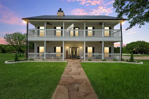 738 Old Ranch Rd, China Spring, TX 76633