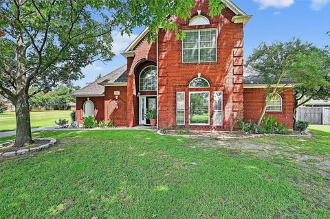 736 W Kiowa Dr, Lake Kiowa, TX 76240
