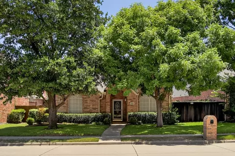 9208 Blue Water Dr, Plano, TX 75025
