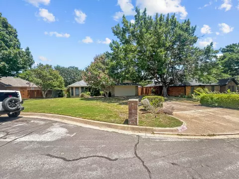 7104 Melissa Ct, North Richland Hills, TX 76182