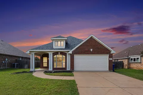 824 Cutting Horse Dr, Mansfield, TX 76063