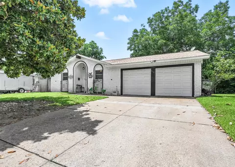 913 Venice St, Hurst, TX 76053