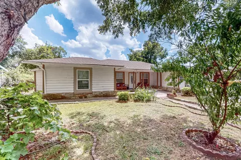 350 Edwards St, Lewisville, TX 75057