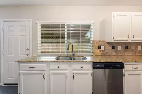 Kitchen - 5905 Cedar Ln, Rowlett, TX 75089 photo 4 of 4