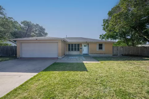 637 Pinto Ln, Saginaw, TX 76179