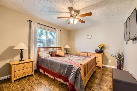 Bedroom - 3814 Calgary Ct E, Irving, TX 75062 photo 6 of 6