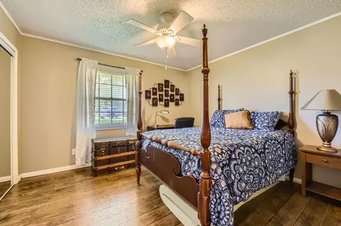 Bedroom - 3814 Calgary Ct E, Irving, TX 75062 photo 4 of 6