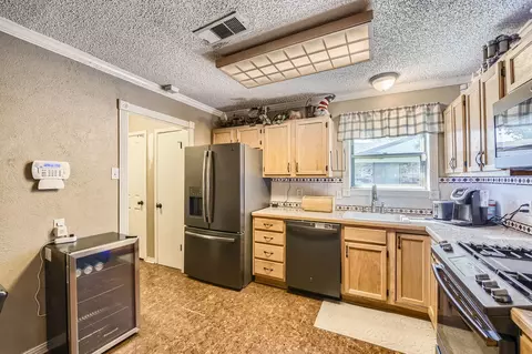 Kitchen - 3814 Calgary Ct E, Irving, TX 75062 photo 1 of 2