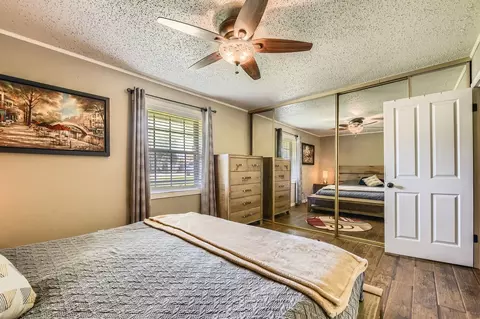 Bedroom - 3814 Calgary Ct E, Irving, TX 75062 photo 3 of 6