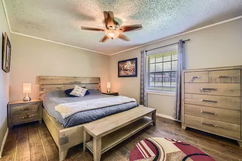 Bedroom - 3814 Calgary Ct E, Irving, TX 75062 photo 1 of 6