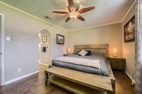 Bedroom - 3814 Calgary Ct E, Irving, TX 75062 photo 2 of 6