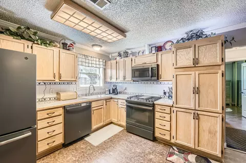 Kitchen - 3814 Calgary Ct E, Irving, TX 75062 photo 2 of 2