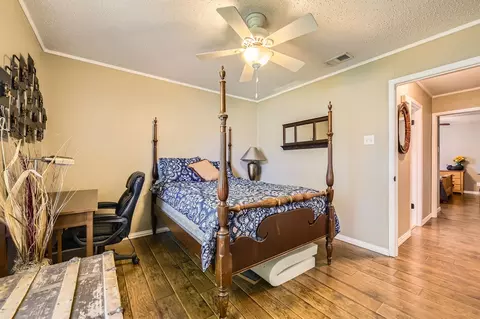 Bedroom - 3814 Calgary Ct E, Irving, TX 75062 photo 5 of 6