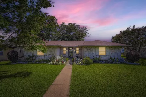 3814 Calgary Ct E, Irving, TX 75062