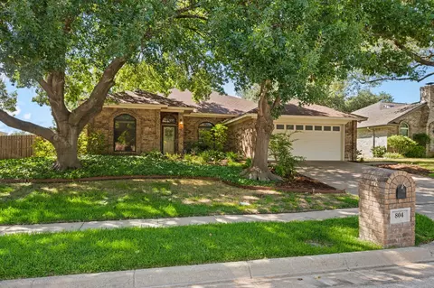 804 Park Hill Dr, Euless, TX 76040
