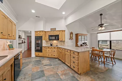 804 Park Hill Dr, Euless, TX 76040 photo 12