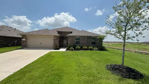 1915 Heritage Ct, Cleburne, TX 76033