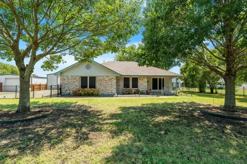 300 Anita Ln, Waxahachie, TX 75165