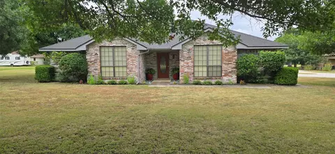 106 W Holt St, Sanger, TX 76266
