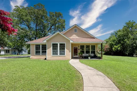 931 W Walker St, Denison, TX 75020