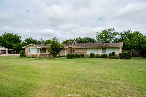 844 W Lake Dr, Hamlin, TX 79520