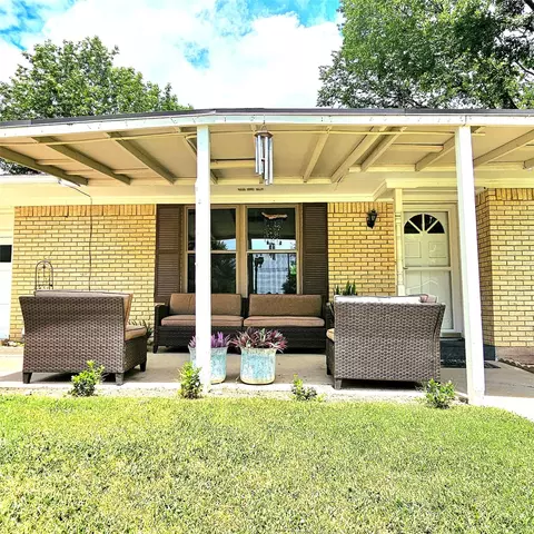 1403 Royal Dr, Kaufman, TX 75142