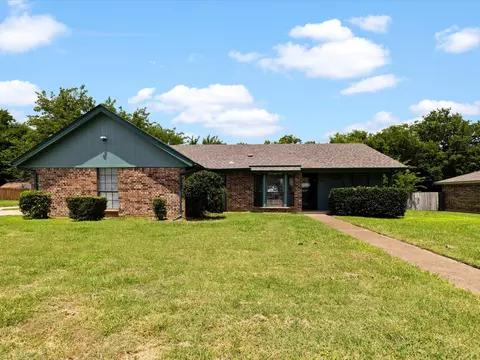 401 Nita Ct, Crowley, TX 76036