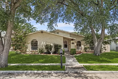 1825 Addington Dr, Carrollton, TX 75007