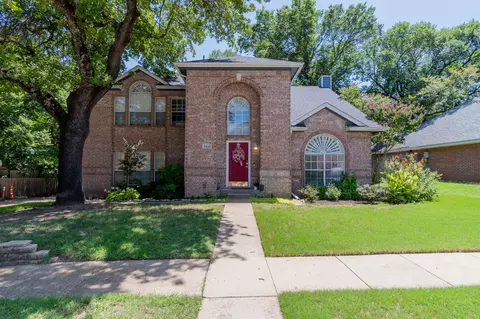 2416 Hedgeapple Dr, Arlington, TX 76001