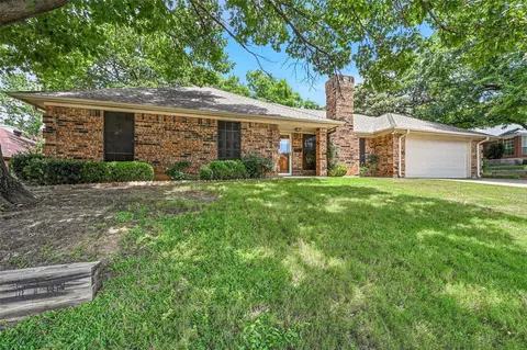4111 Blossom Trl, Arlington, TX 76016