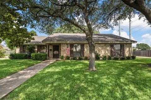807 N 66th St, Waco, TX 76710