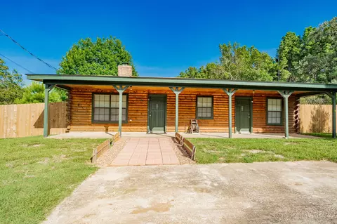 3929 San Saba St, Athens, TX 75752