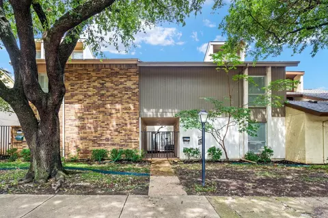 9835 Smokefeather Ln, Dallas, TX 75243