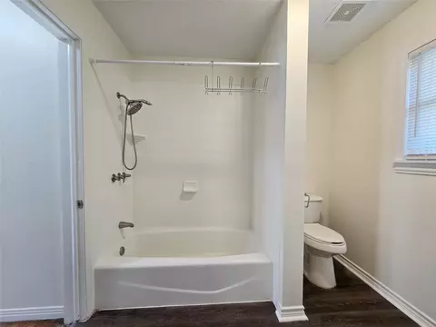 Bath - 2503 Taylor St, Commerce, TX 75428 photo 2 of 5