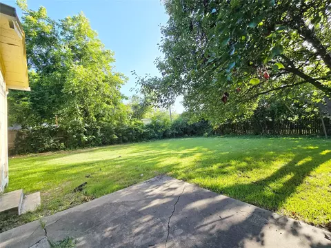 Exterior - 2503 Taylor St, Commerce, TX 75428 photo 8 of 12