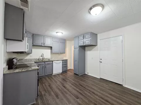 Kitchen - 2503 Taylor St, Commerce, TX 75428 photo 1 of 4