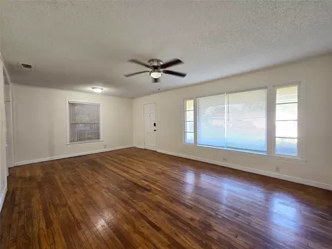 Living - 2503 Taylor St, Commerce, TX 75428 photo 3 of 7