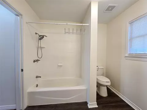Bath - 2503 Taylor St, Commerce, TX 75428 photo 3 of 5