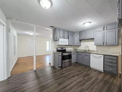 Kitchen - 2503 Taylor St, Commerce, TX 75428 photo 2 of 4