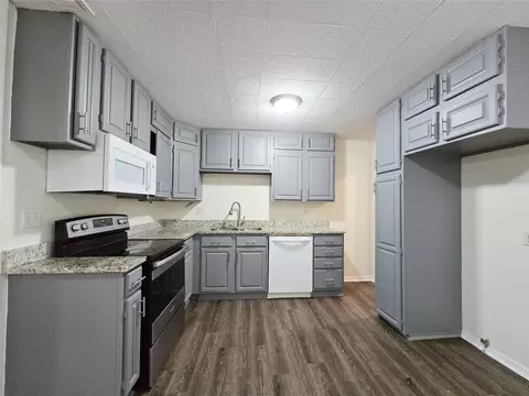 Kitchen - 2503 Taylor St, Commerce, TX 75428 photo 3 of 4