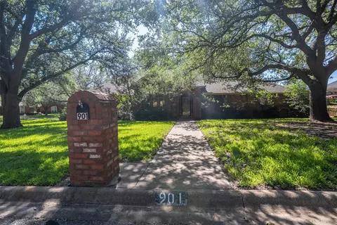 901 Thurman St, Cleburne, TX 76033