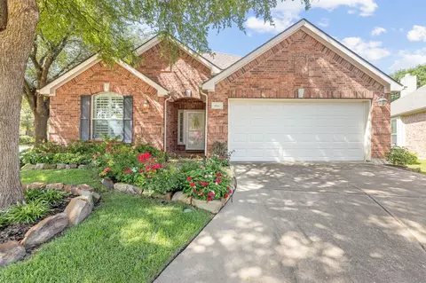 900 Medinah Dr, Fairview, TX 75069