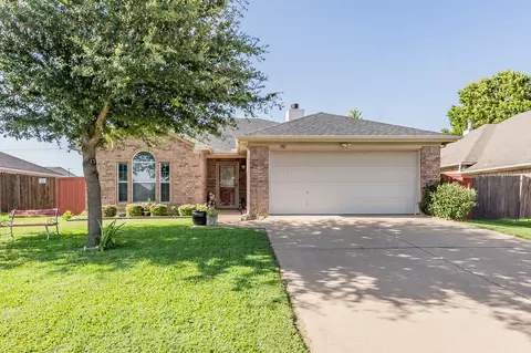 1112 Whispering Mdws, Crowley, TX 76036
