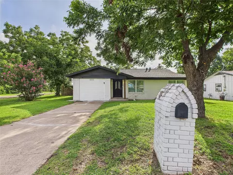 610 Erie St, Cleburne, TX 76031