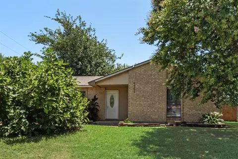 9502 Zelkova Cir, Dallas, TX 75249