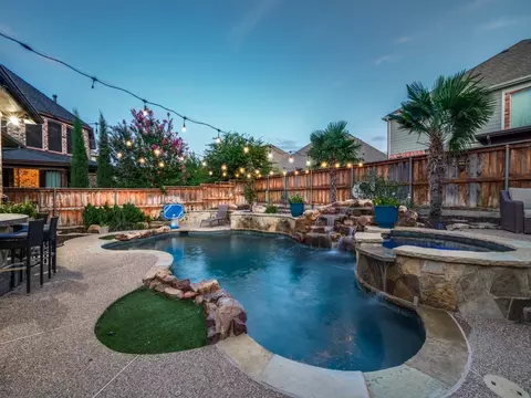 369 Parkvillage Ave, Fairview, TX 75069