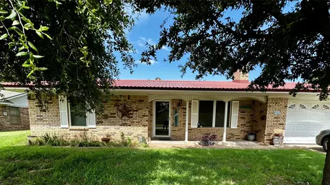1209 Park St N, Seymour, TX 76380
