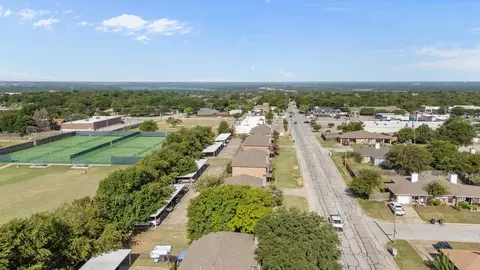 5841 Shadydell Dr, Fort Worth, TX 76135