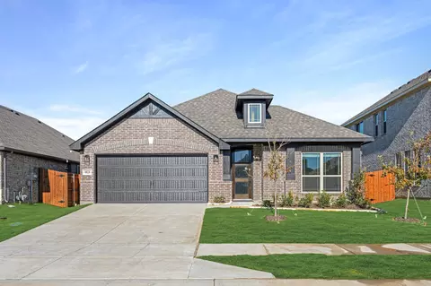 1028 River Oaks Dr, Godley, TX 76044